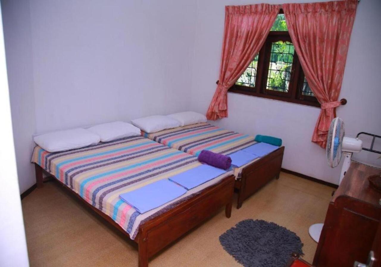Ferienwohnung Weerakoon Guest Hikkaduwa Exterior foto