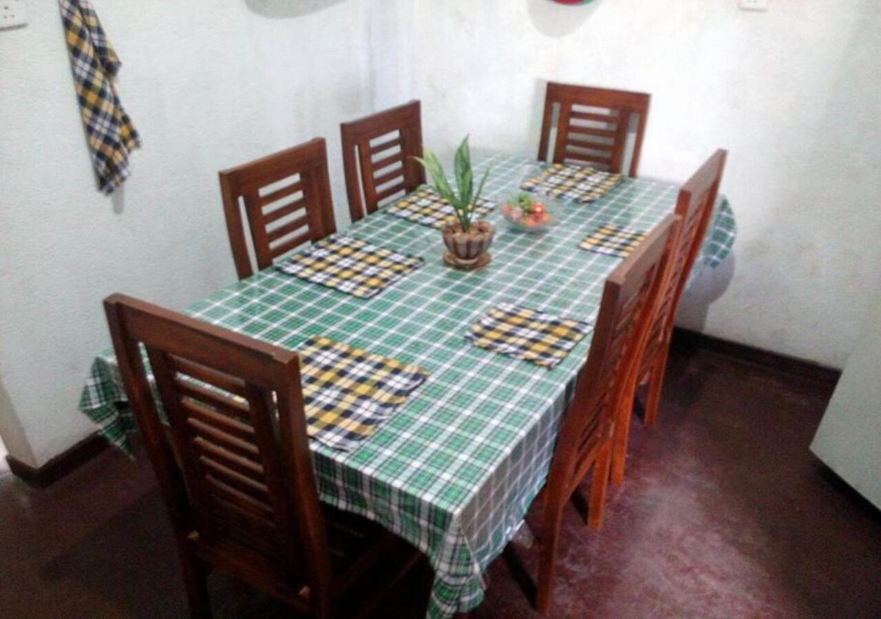 Ferienwohnung Weerakoon Guest Hikkaduwa Exterior foto
