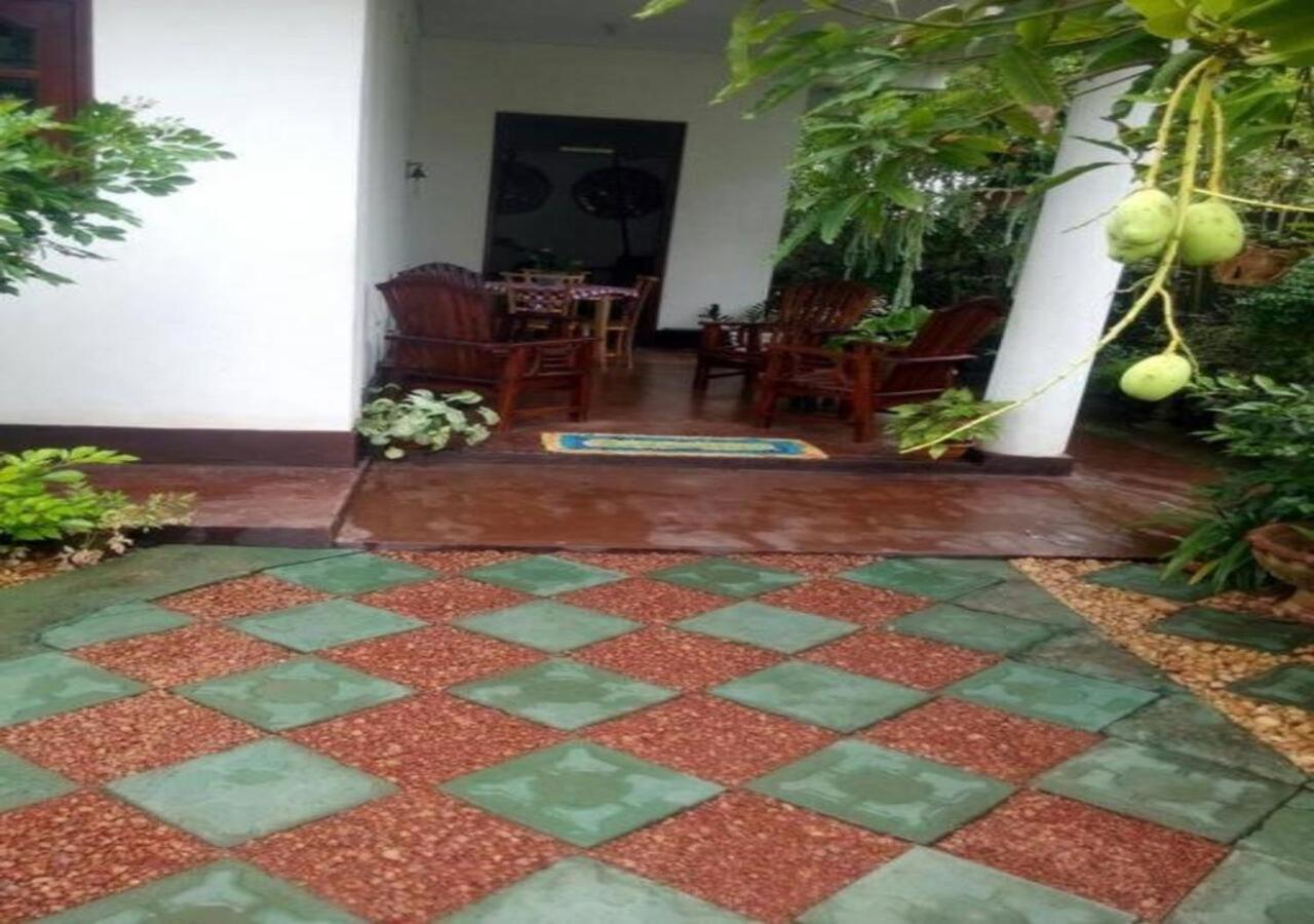 Ferienwohnung Weerakoon Guest Hikkaduwa Exterior foto