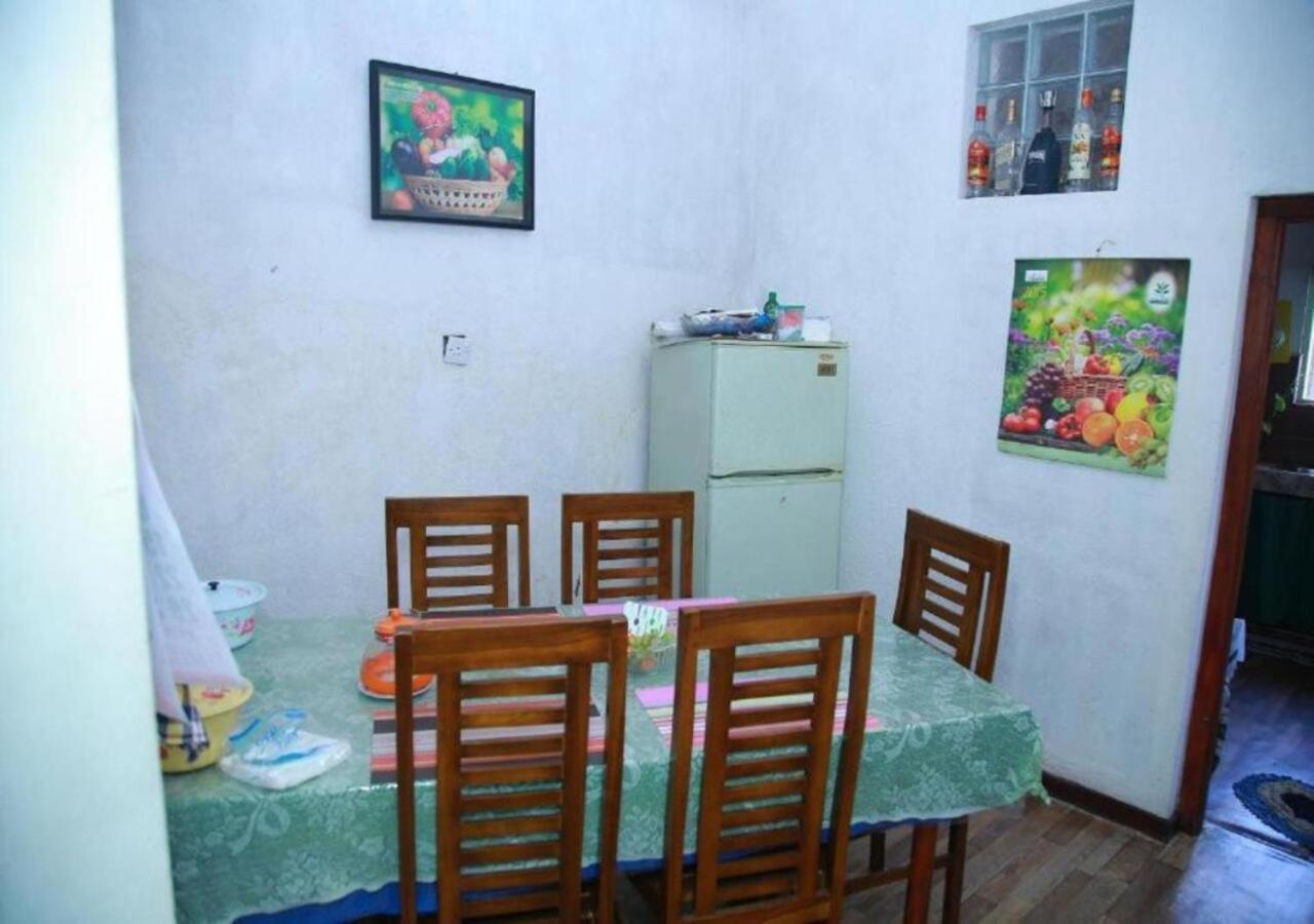 Ferienwohnung Weerakoon Guest Hikkaduwa Exterior foto