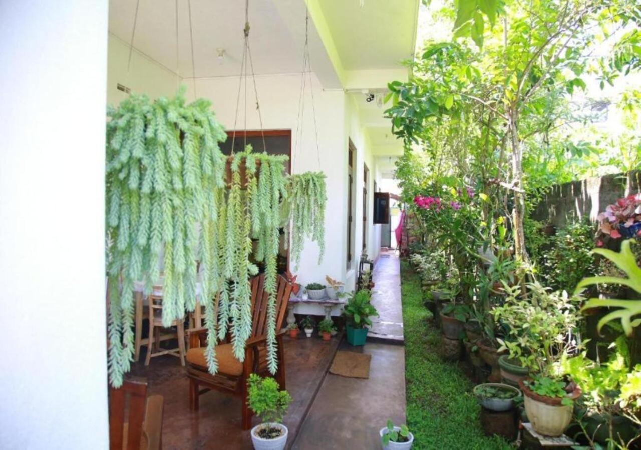 Ferienwohnung Weerakoon Guest Hikkaduwa Exterior foto